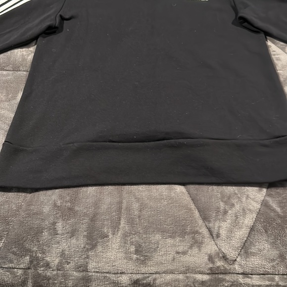 Adidas long sleeve top size medium - Picture 4 of 7